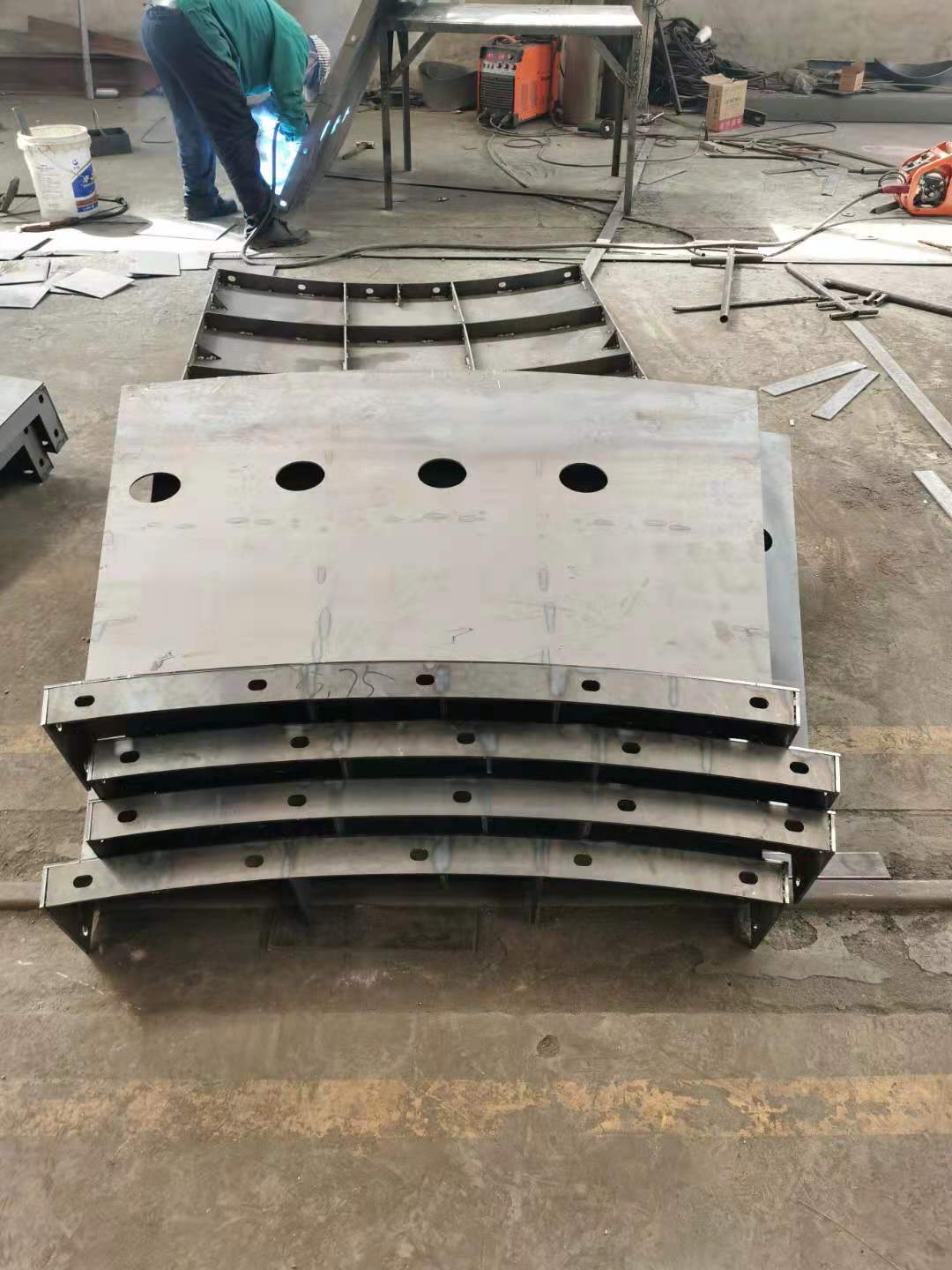 1621839901619192.jpg 風(fēng)電基礎(chǔ)模具